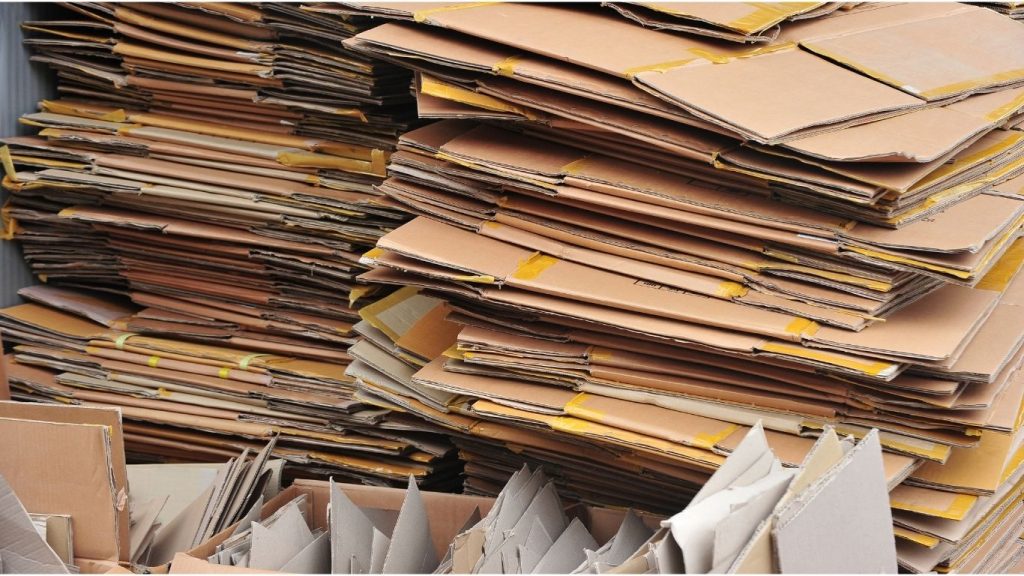 pilha de caixa de papelão